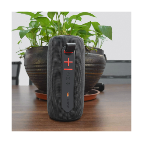 Enceinte noire présentée verticalement avec commandes visibles