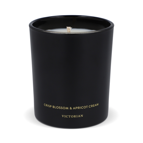 Bougie en contenant noir mat présentée aux côtés d’une boîte assortie, aucune personnalisation apparente.