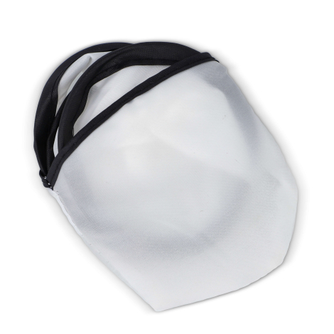 Pochette en polyester recyclé vue fermée et pliée, format compact identifiable, sans marquage visible.