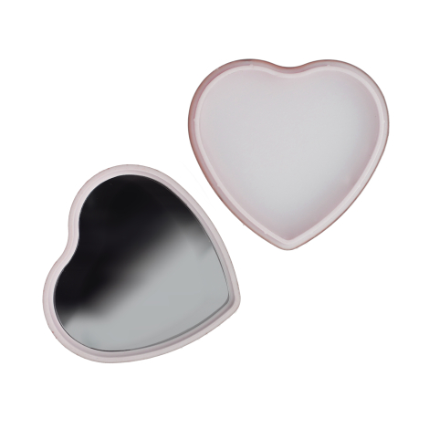 Étui cœur ouvert montrant un miroir intégré et un compartiment à baume, aucune personnalisation apparente.