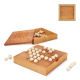 Jeu de solitaire en bois présenté ouvert dans son coffret, plateau percé visible avec billes en bois et marquage visible sur le Jeu de solitaire en bois présenté ouvert dans son coffret, plateau percé visible avec billes en bois et marquage visible sur le