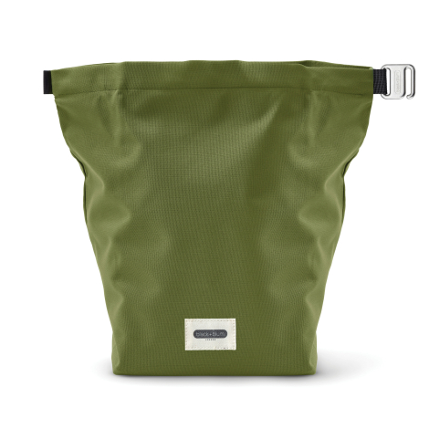 Sac lunch isotherme vert olive fermé sur fond blanc, fermeture par enroulement avec clip métallique sur le côté droit, étiquette