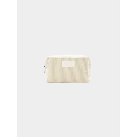 Pochette beige clair vue de face en tissu côtelé avec étiquette centrale sans marquage visible.