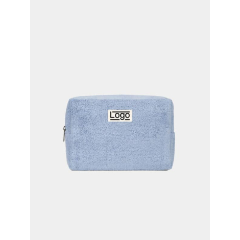 Trousse rectangulaire souple de couleur bleue nuage, photographiée de face sur fond neutre. La fermeture zippée apparaît sur le 
