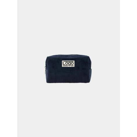 Pochette bleu foncé vue de face en tissu côtelé avec étiquette centrale personnalisée