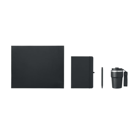 Éléments alignés sur fond clair avec couvercle du coffret, carnet, stylo et gobelet avec sangle, sans marquage visible.