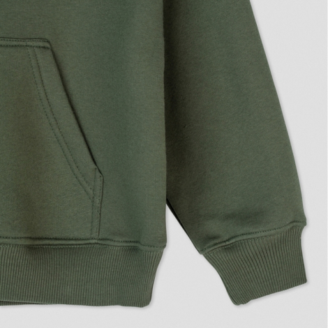 Détail poche et manche hoodie vert coton biologique