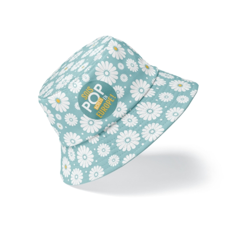 Bob bleu clair floral personnalisé présenté en suspension fond blanc