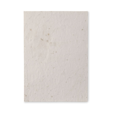 Feuille de papier A5 à texture fibreuse présentée à plat, sans marquage visible.