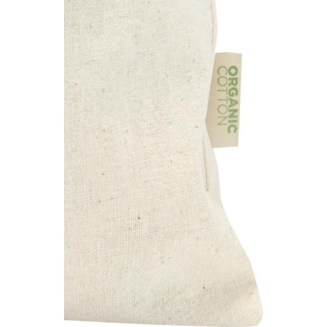 Gros plan sur la matière du sac écru mettant en évidence le tissage du coton et une étiquette textile latérale, sans marquage vi