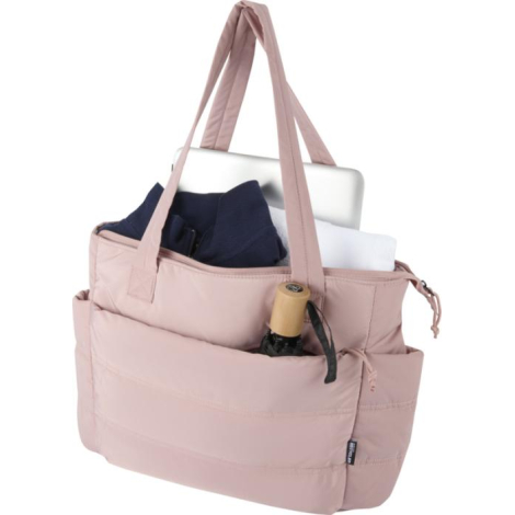 Cabas matelassé rose ouvert montrant l’intérieur avec un ordinateur portable et divers objets rangés, sans personnalisation visi