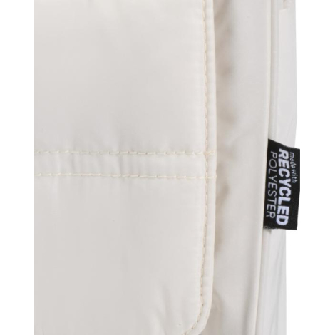 Vue rapprochée du côté d’une trousse de toilette beige avec étiquette latérale, sans marquage visible.