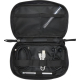 Pochette accessoires ouverte révélant plusieurs compartiments en filet avec accessoires électroniques rangés à l’intérieur, sans Pochette accessoires ouverte révélant plusieurs compartiments en filet avec accessoires électroniques rangés à l’intérieur, sans
