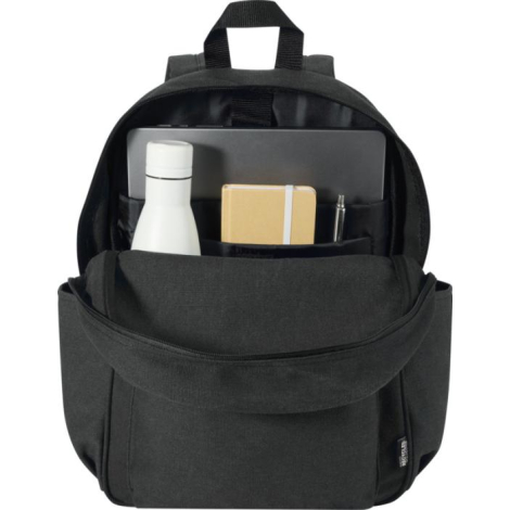 Sac à dos noir ouvert révélant le compartiment principal avec gourde, carnet et accessoires rangés à l’intérieur, sans personnal