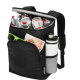 Sac à dos isotherme noir ouvert montrant plusieurs canettes dans le compartiment principal, bouteille placée dans la poche latér Sac à dos isotherme noir ouvert montrant plusieurs canettes dans le compartiment principal, bouteille placée dans la poche latér