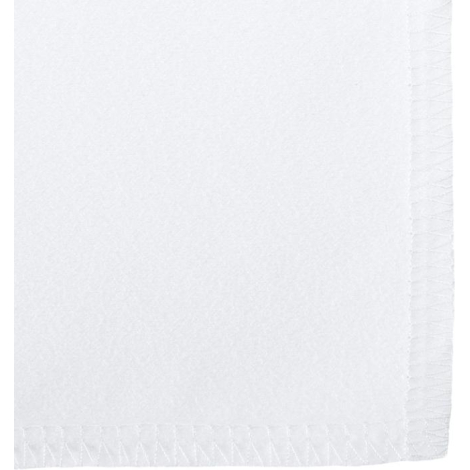 Gros plan sur l’angle d’une serviette gris clair montrant la texture de la microfibre et la bordure cousue, sans marquage visibl