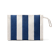 Pochette zippée à rayures verticales bleues et blanches avec poignée latérale, présentée de face sur fond neutre, sans marquage Pochette zippée à rayures verticales bleues et blanches avec poignée latérale, présentée de face sur fond neutre, sans marquage