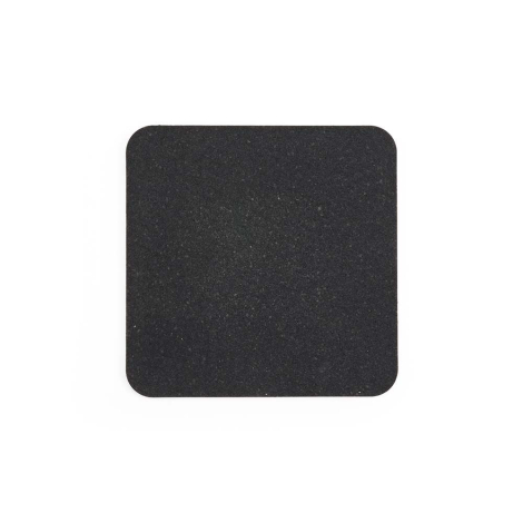 Vue de dessous d’un tapis de souris carré avec surface noire antidérapante, sans marquage visible