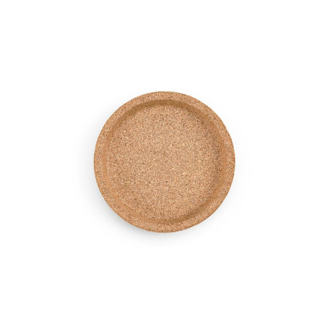 Vue de dessus d’un sous-verre rond en liège mettant en évidence le rebord et la zone centrale, sans marquage apparent