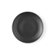 Assiette plate ronde en céramique noire vue de dessus, sans personnalisation visible