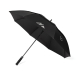 Parapluie noir ouvert incliné sur fond neutre avec éléments graphiques visibles sur la toile, avec personnalisation apparente