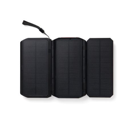 Powerbank dépliée montrant les panneaux solaires sur fond neutre sans marquage visible