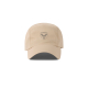 Casquette beige vue de face avec visière incurvée et personnalisation visible sur la partie frontale