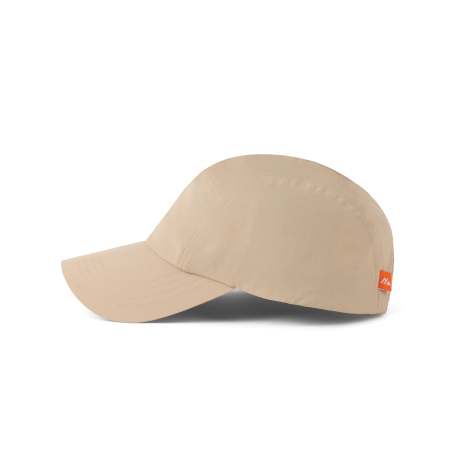 Casquette beige vue de profil avec visière et étiquette latérale visible sans personnalisation apparente