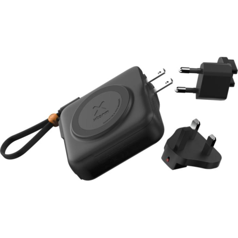 Chargeur accompagné d’adaptateurs secteur interchangeables, présenté en vue d’ensemble, sans personnalisation apparente.