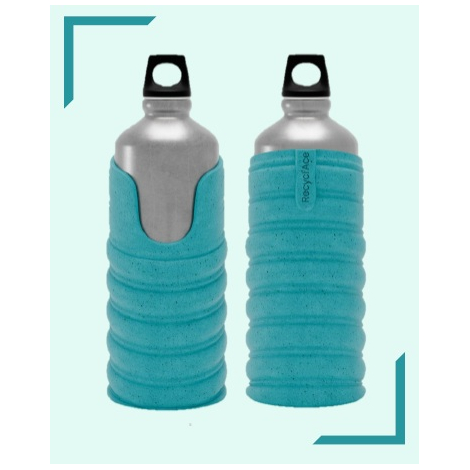 Deux gourdes en métal avec manchon turquoise, vues de face et de dos, bouchon noir avec anse, sans personnalisation visible.