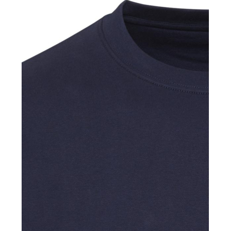 Vue détaillée du col et du haut d’un pull unisexe oversize bleu marine à manches longues sans marquage apparent.