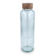 Bouteille d’eau transparente en verre recyclé avec bouchon en bois, présentée de face sans personnalisation visible. Bouteille d’eau transparente en verre recyclé avec bouchon en bois, présentée de face sans personnalisation visible.