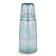 Carafe et verre en verre recyclé bleu clair présentés assemblés, sans marquage apparent. Carafe et verre en verre recyclé bleu clair présentés assemblés, sans marquage apparent.