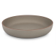 Vue latérale d’une assiette creuse beige avec bord contrasté, sans personnalisation visible sur la face extérieure Vue latérale d’une assiette creuse beige avec bord contrasté, sans personnalisation visible sur la face extérieure
