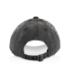 Vue arrière de la casquette noire mettant en évidence la patte de réglage et la couture centrale, sans personnalisation visible. Vue arrière de la casquette noire mettant en évidence la patte de réglage et la couture centrale, sans personnalisation visible.