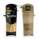 Plant d'arbre dans un étui carton publicitaire