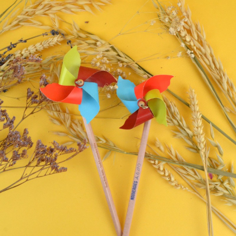 Crayon éolienne personnalisable en bois