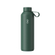 Bouteille isotherme avec poignée intégrée présentée de face, marquage visible sur le corps de la bouteille.