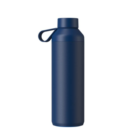 Bouteille isotherme bleue présentée de face avec poignée intégrée, sans personnalisation visible sur le corps.