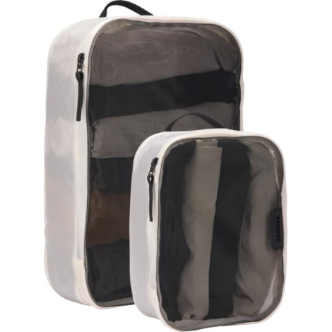 Ensemble de deux organisateurs de bagage présenté ouvert, laissant apparaître les vêtements à travers les panneaux semi-transpar