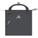 Mini-sac isotherme noir présenté de face, sans marquage apparent sur la poche avant.