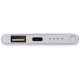 Gros plan sur les connectiques USB-A et USB-C, les voyants de charge et le bouton d'alimentation d'une powerbank. Gros plan sur les connectiques USB-A et USB-C, les voyants de charge et le bouton d'alimentation d'une powerbank.