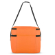Face arrière d'un sac isotherme à double compartiment avec large panneau uni et bandoulière réglable. Face arrière d'un sac isotherme à double compartiment avec large panneau uni et bandoulière réglable.