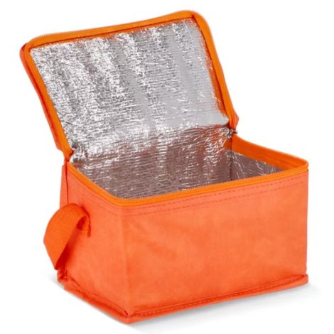 Rabat ouvert d'un sac isotherme laissant apparaître la doublure intérieure en feuille d'aluminium.