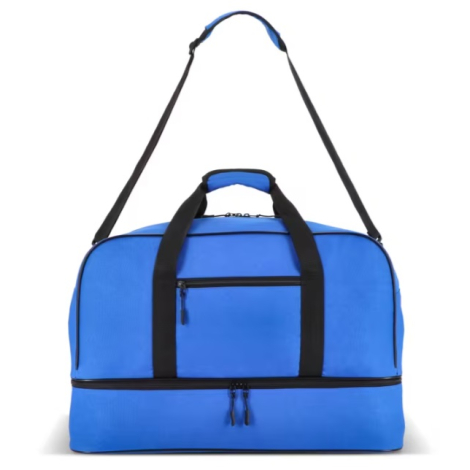 Grand sac de voyage en R-PET avec compartiment inférieur indépendant, poche avant zippée, poignées et bandoulière réglable.