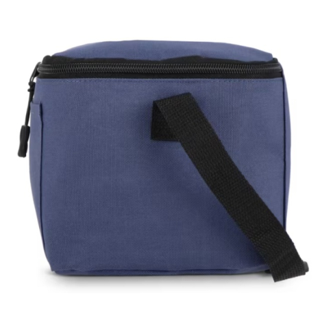 Profil d'un sac isotherme en R-PET montrant son format compact, sa profondeur et sa sangle de transport réglable.
