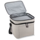 Compartiment principal ouvert d'un sac isotherme laissant apparaître la doublure intérieure en PEVA. Compartiment principal ouvert d'un sac isotherme laissant apparaître la doublure intérieure en PEVA.