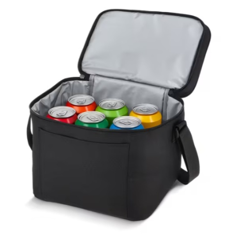 Sac isotherme ouvert contenant six canettes et mettant en évidence sa capacité de rangement.