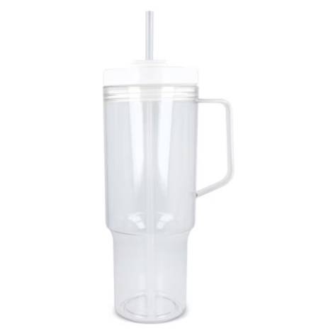 Vue de face d'une tasse isotherme Miami transparente avec anse et paille.
