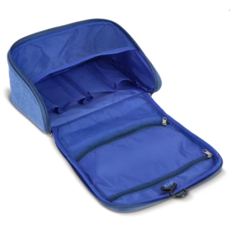 Intérieur d'une trousse de toilette en rPET avec compartiment principal, poches en filet, rangements élastiqués et poches zippée